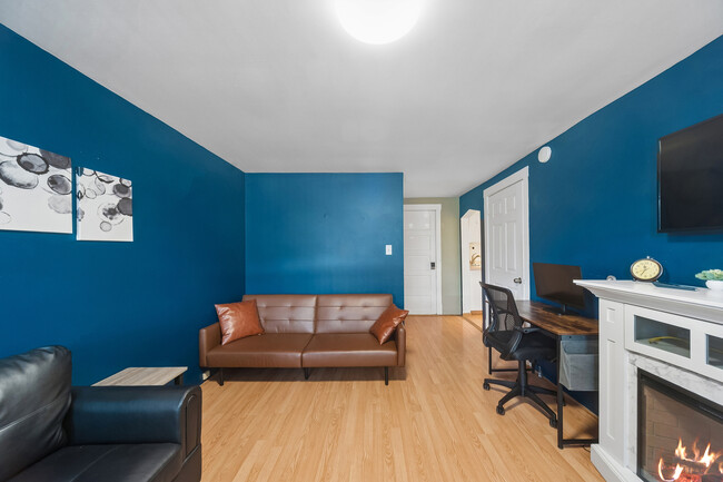 Building Photo - 2818 N Ashland Ave