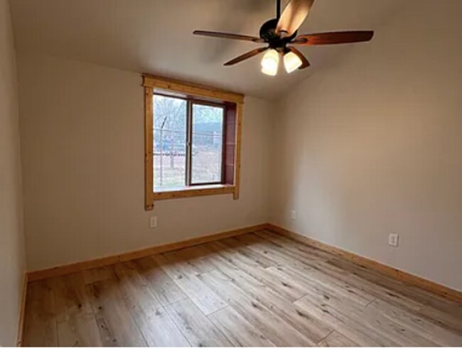 Building Photo - 415 Ashurst Ave