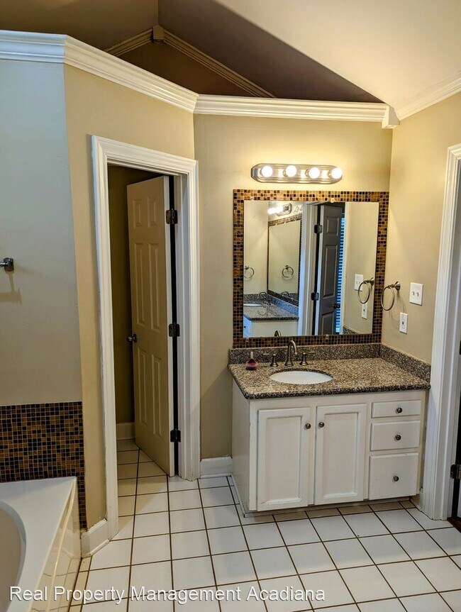 Building Photo - 4 br, 2 bath House - 211 Sundown Ln.