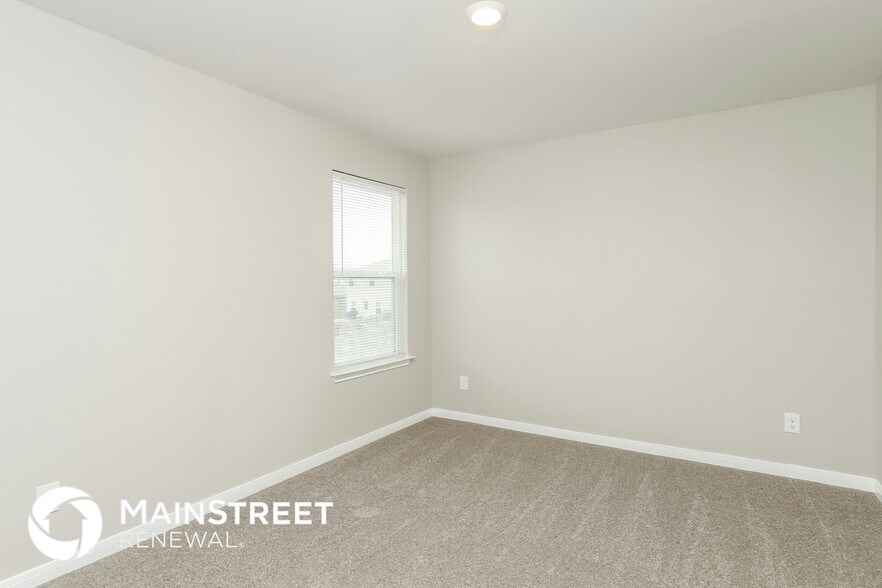 Building Photo - 629 Greenway Trl