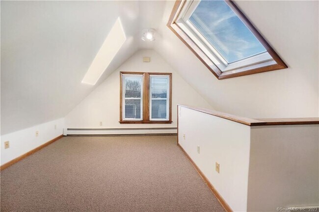 Building Photo - 132 Hemingway Ave