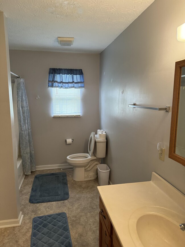Building Photo - 185 Davy Crockett Dr