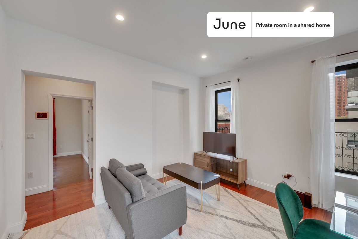 Building Photo - Private bedroom in 4 bed/1 bath Home