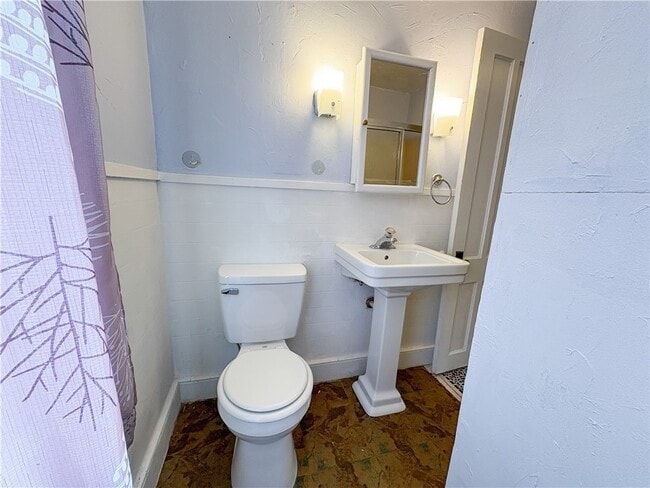 Building Photo - 136 Main St