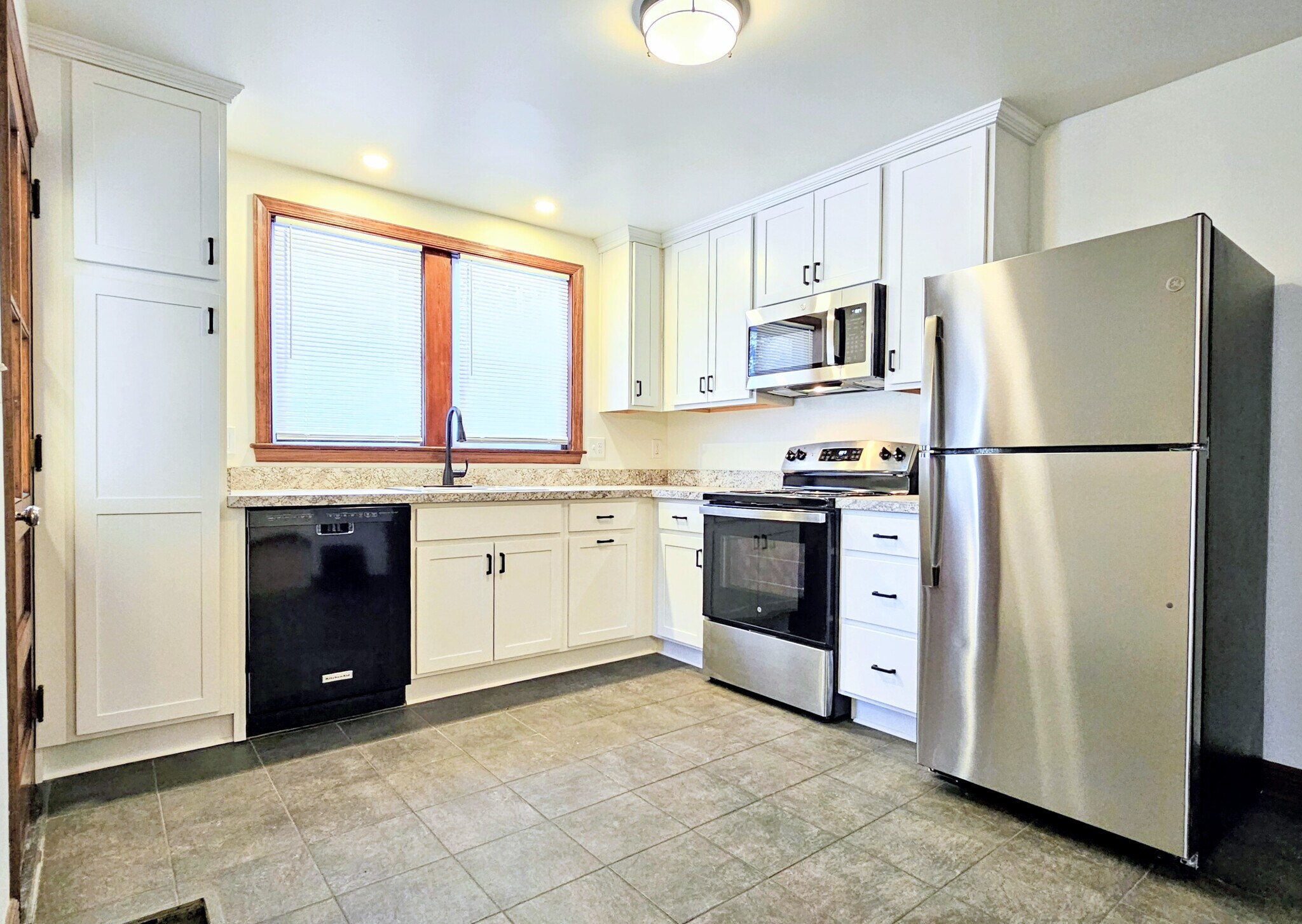 Building Photo - 225 Arch St