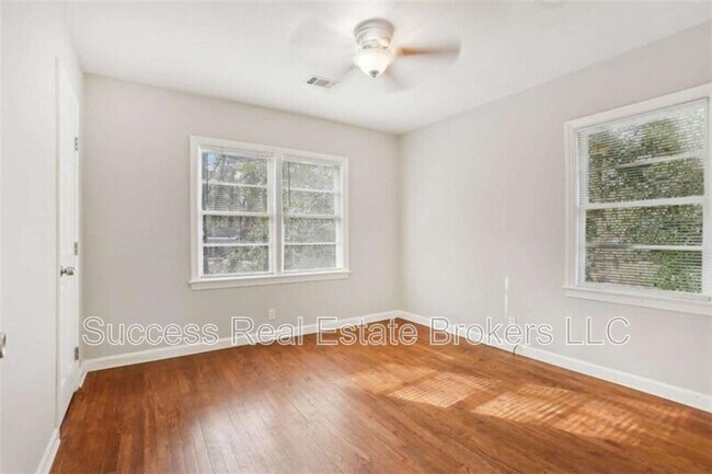 Building Photo - 1840 Camellia Dr