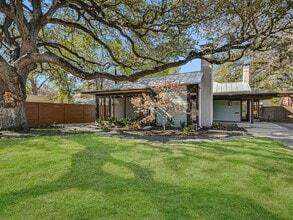 Building Photo - 2704 Oakhurst Ave