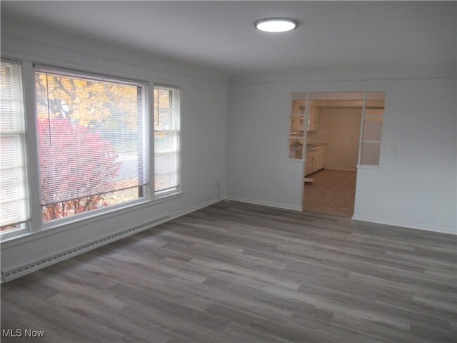 Building Photo - 285 Marion Dr