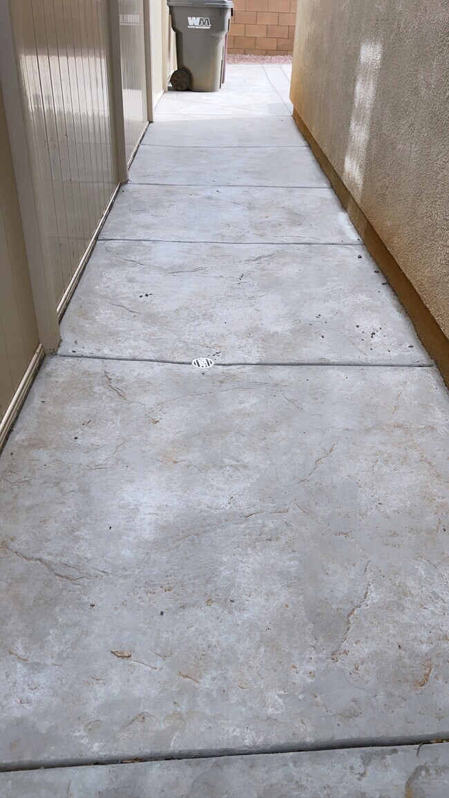 Building Photo - 6032 Mariposa Dr