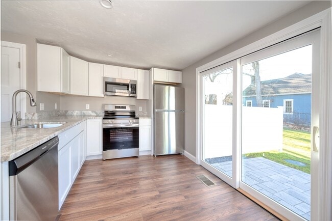 Building Photo - 669 State Rd