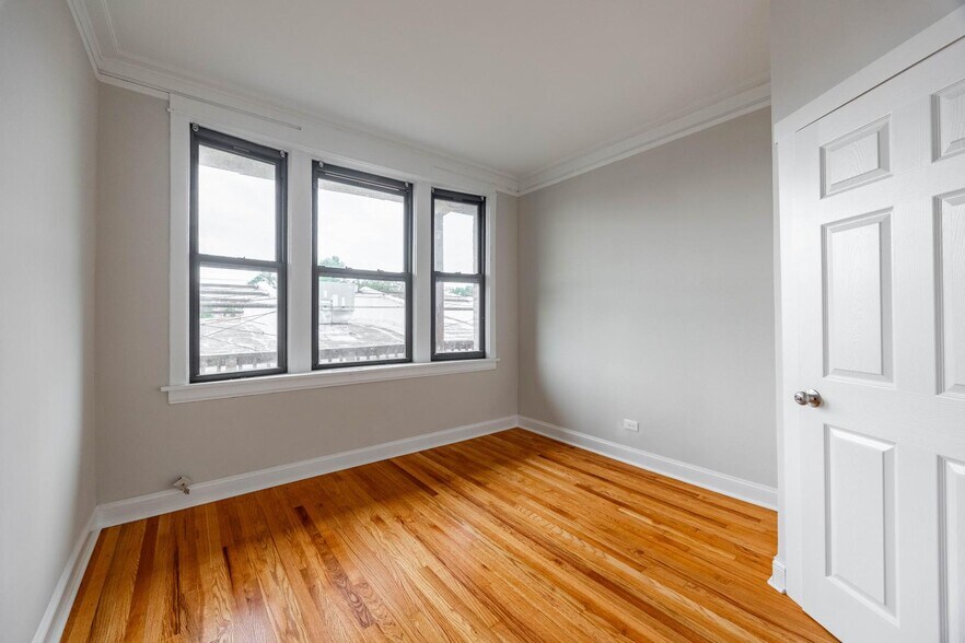 Building Photo - 2640 N Milwaukee Ave