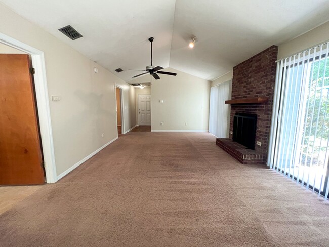 Building Photo - 2/1.5 Pet Friendly House With Fenced Yard ...