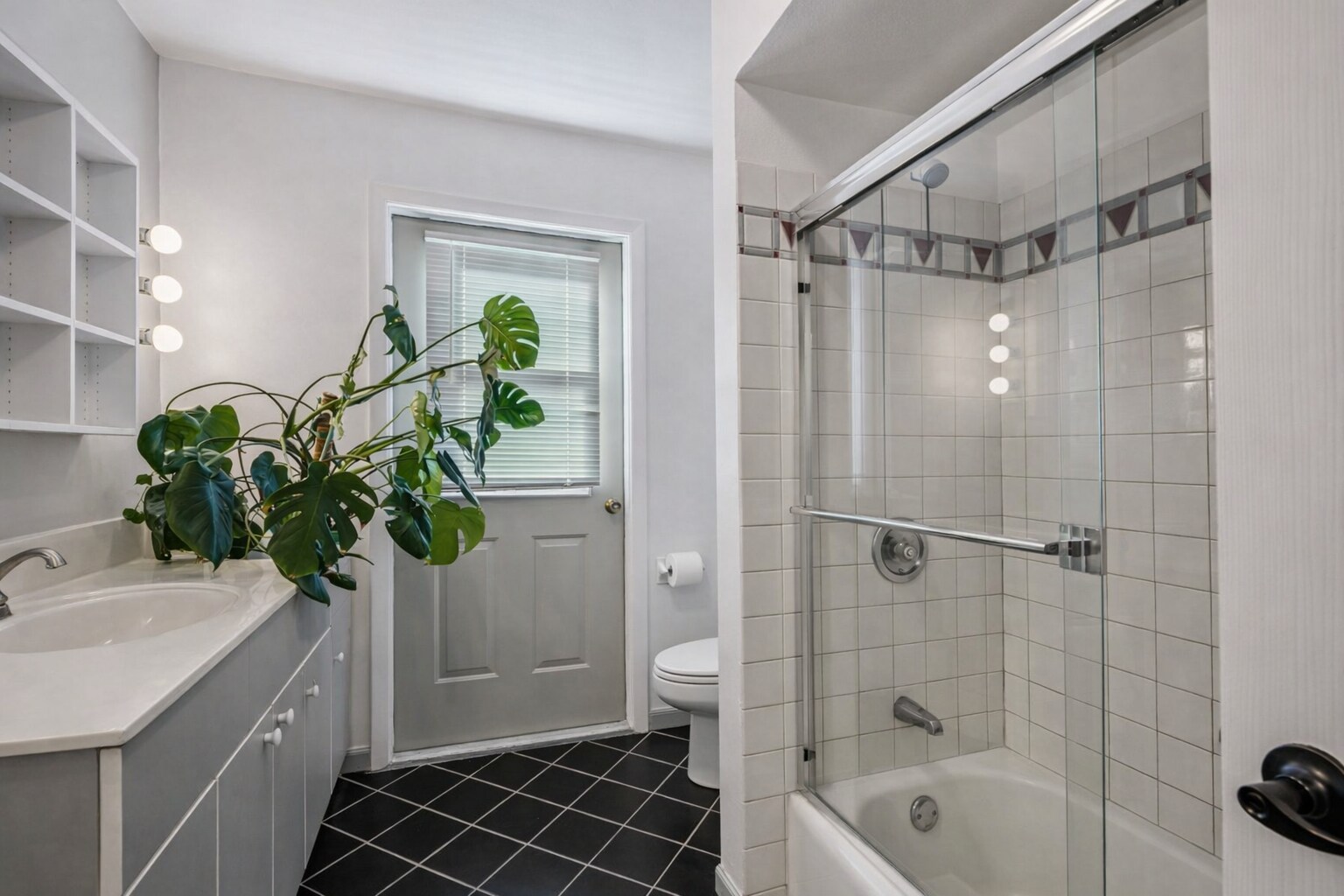 Building Photo - 1679 N Cass St