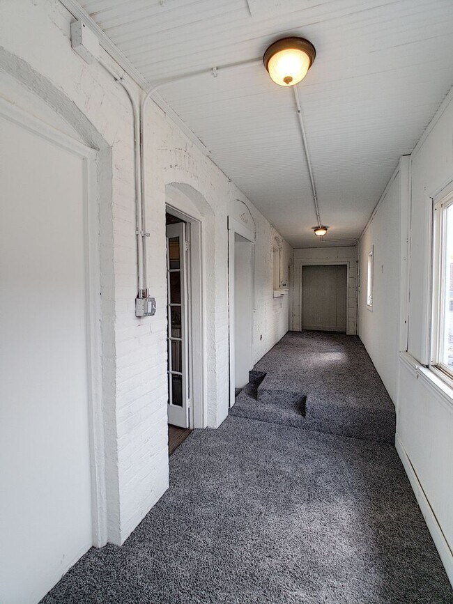 Building Photo - 702-704-704 18th Ave