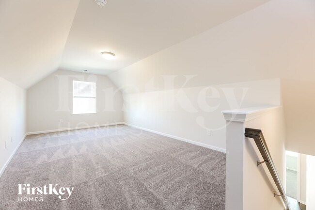 Building Photo - 1111 Mission Hill Ln