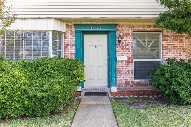 Building Photo - 7123 S Gessner Rd