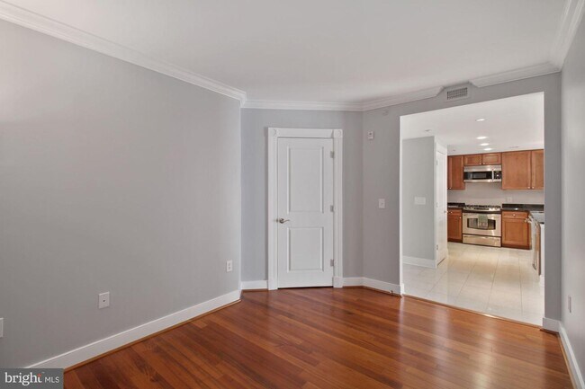 Building Photo - 5 Park Pl