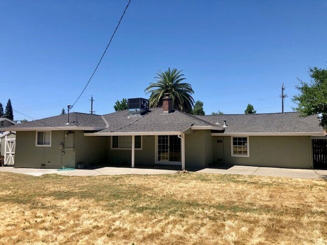 Building Photo - Nice 3 bed, 2 bath home in Carmichael