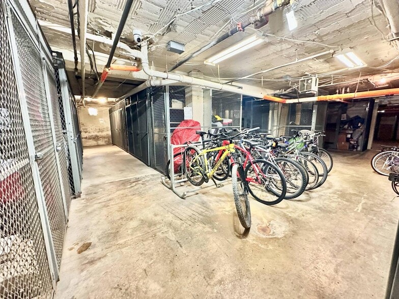 Bike Storage - 2021 Key Blvd