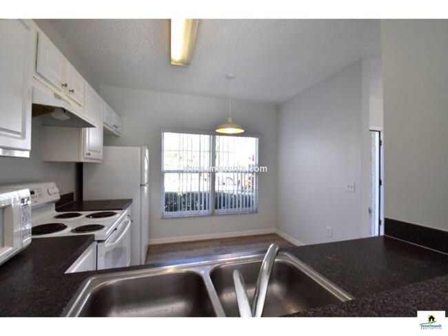 Building Photo - Very Nice cozy 3bd 2ba with a nice size back yard in Poinciana a definite must see!
