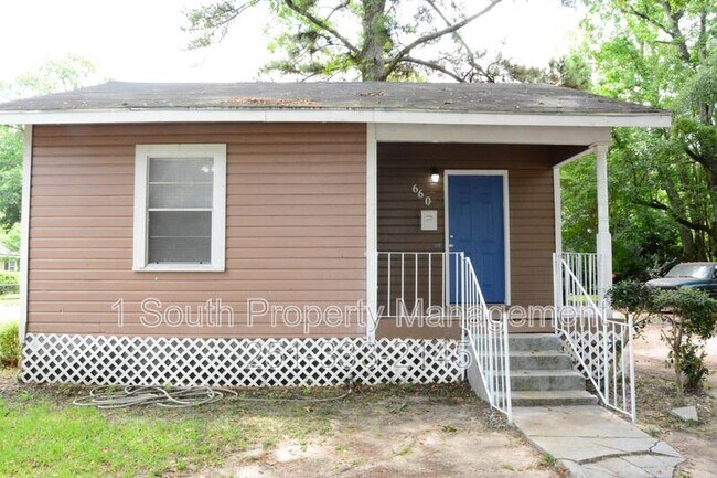 Building Photo - 660 Summerville St