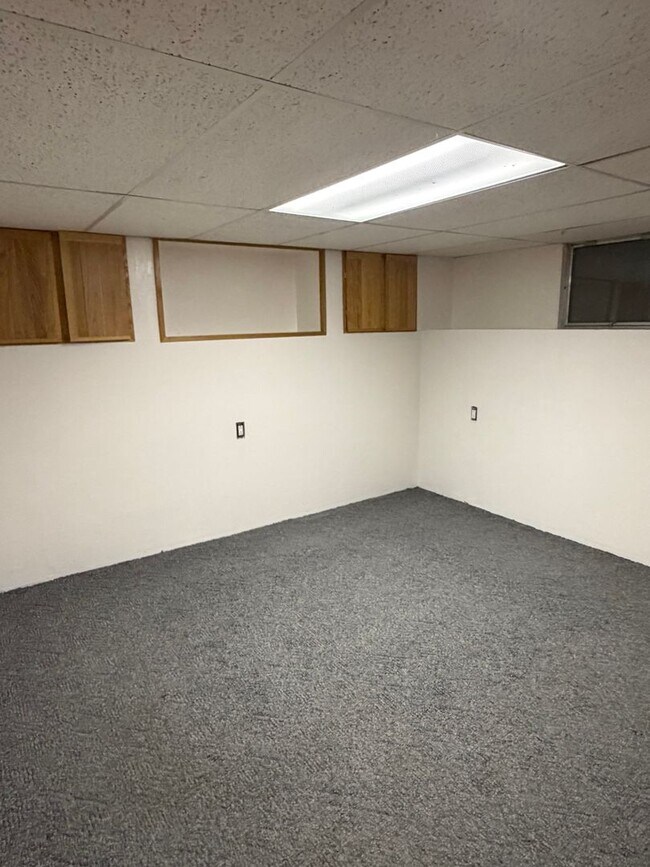 Building Photo - 2636 Hickory Dr