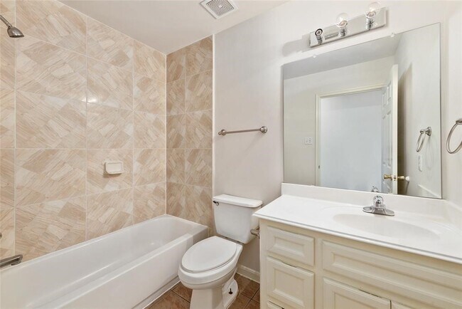 Building Photo - 12133 Stone E Dr