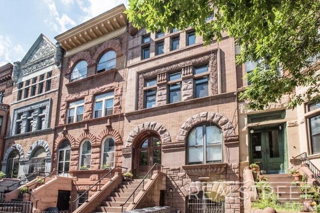 Building Photo - 1233 Dean St