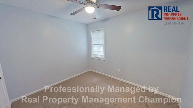 Building Photo - Adorable 3 BD/ 1.5 BA Home with Attached Garage and Large Fenced Yard