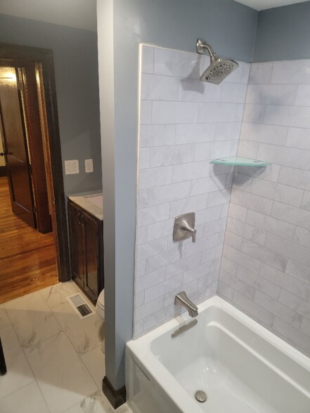 Building Photo - 111 N Phetteplace St