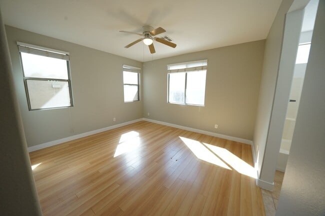 Building Photo - SHOWINGS AVAILABLE NOW