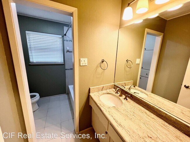 Building Photo - 3 br, 2 bath House - 3407 Oakridge Ln.