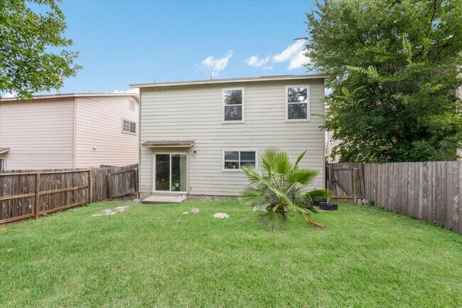 Building Photo - Easy Living on Amber Ledge