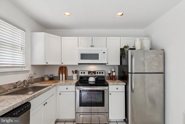 Building Photo - 218 Rector St