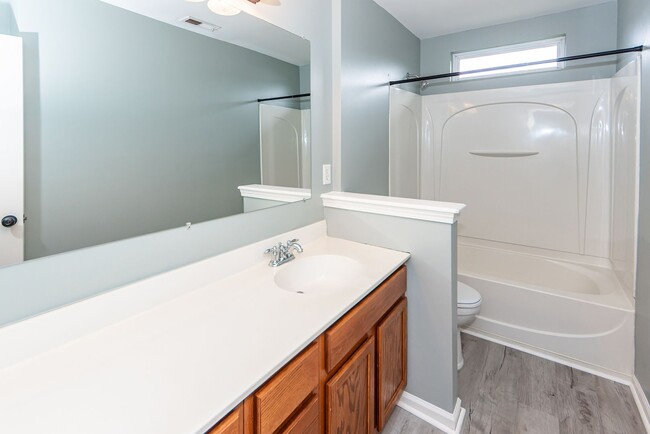 Building Photo - 4 Bedroom 2.5 Bath Home in Felder Creek - ...