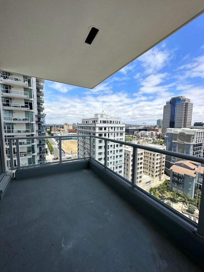 Building Photo - Downtown Long Beach - West Ocean - 1 Bedro...