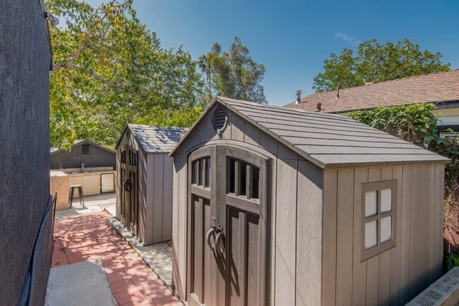 Building Photo - 214 S Avenue 50