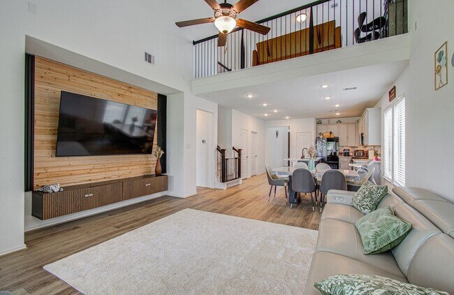 Building Photo - 4722 Crest Hill Dr