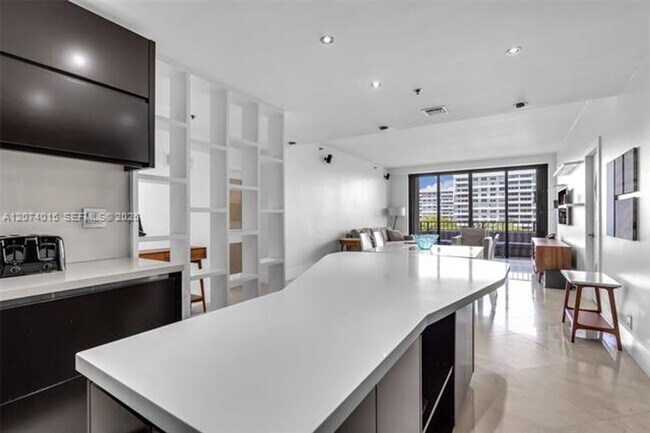 Building Photo - 251 Crandon Blvd