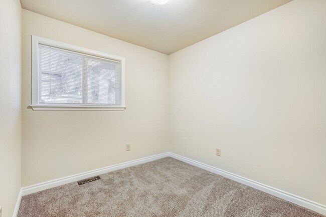 Building Photo - Freshly Updated Shoreline Home with New Carpet, Hardwood Floors & Private Yard
