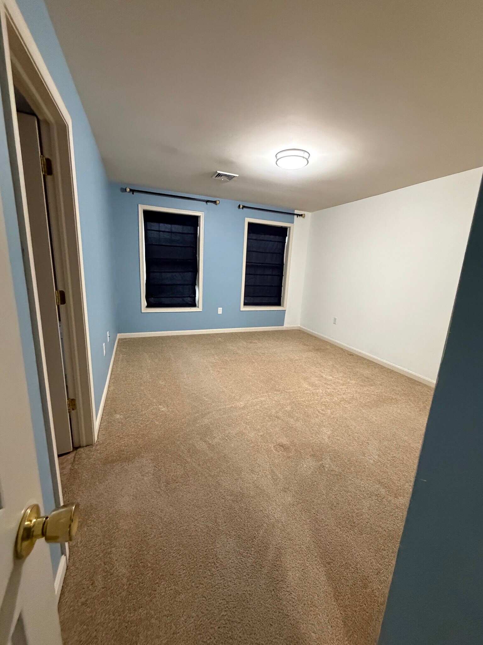 Building Photo - 504 W Perry St