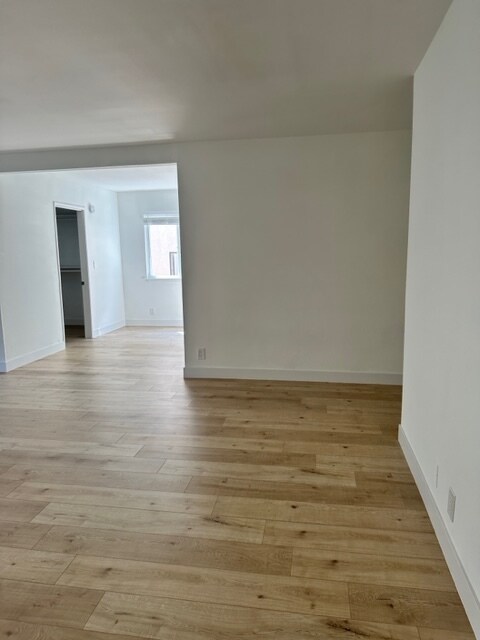 Building Photo - 15556 Vanowen St