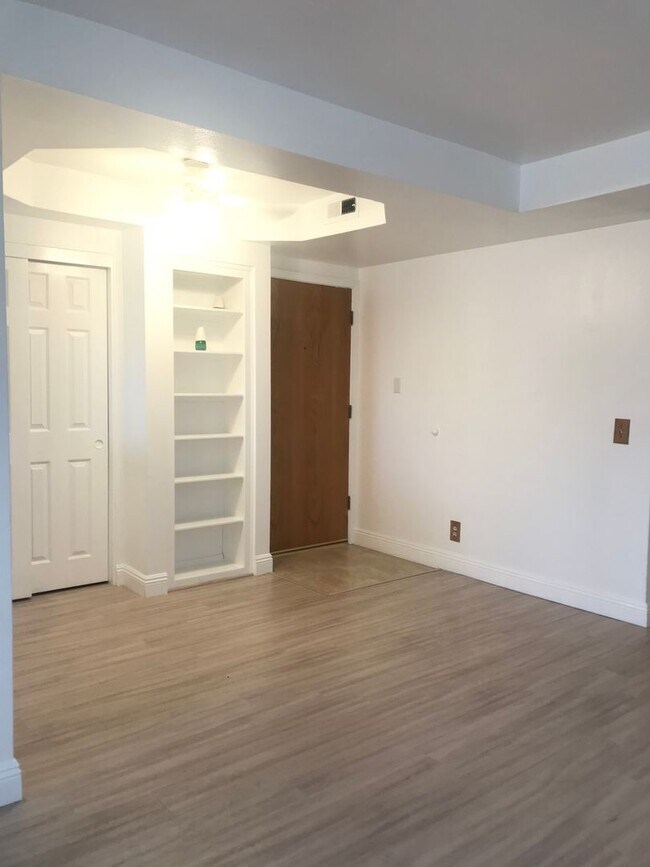 Building Photo - Coming Soon!! Live in the heart of Downtow...