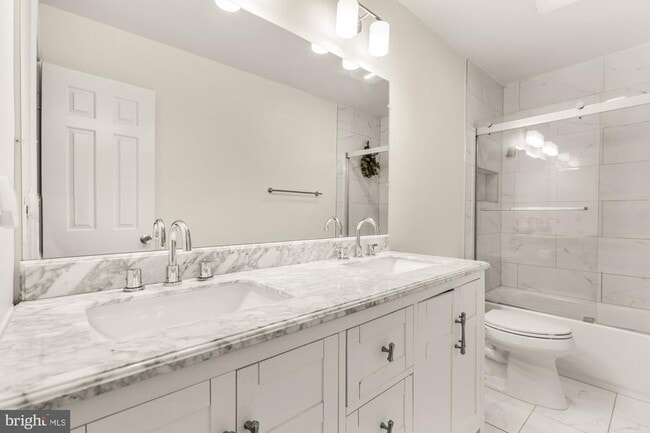 Building Photo - 10855 Lockwood Dr