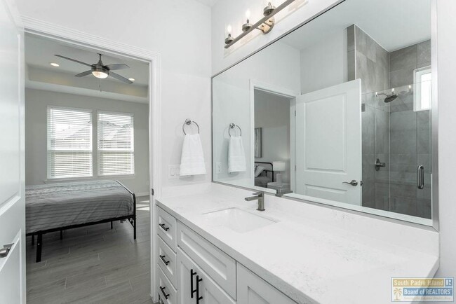 Building Photo - 20 S Bay Hill Dr