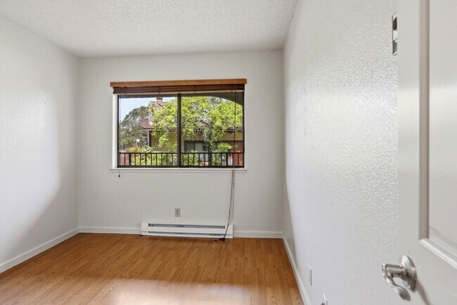 Building Photo - Gated Madonna Vista Community!