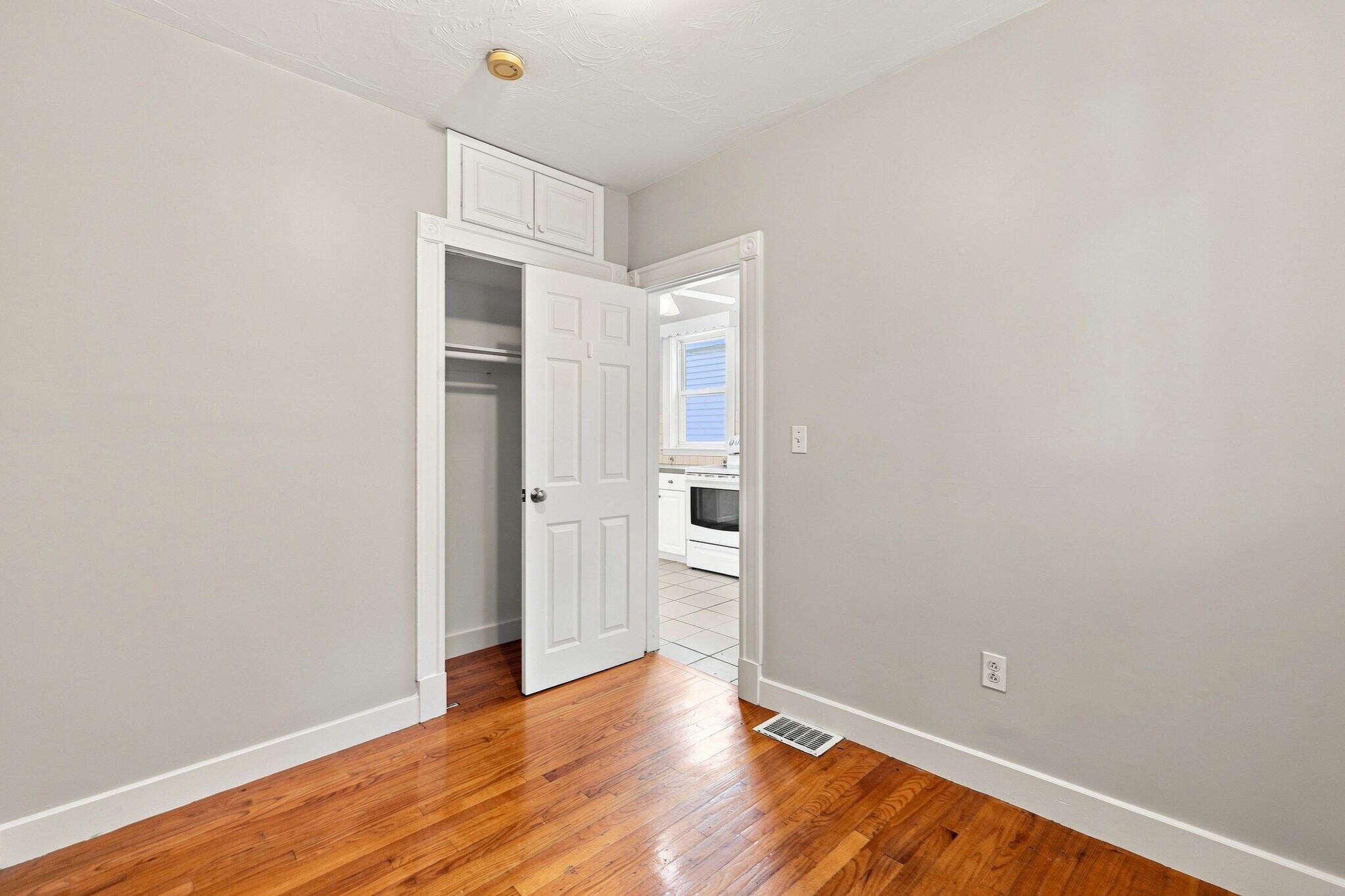 Building Photo - 147 Murdock St