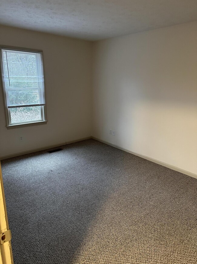 Building Photo - 1104 Collins Ln