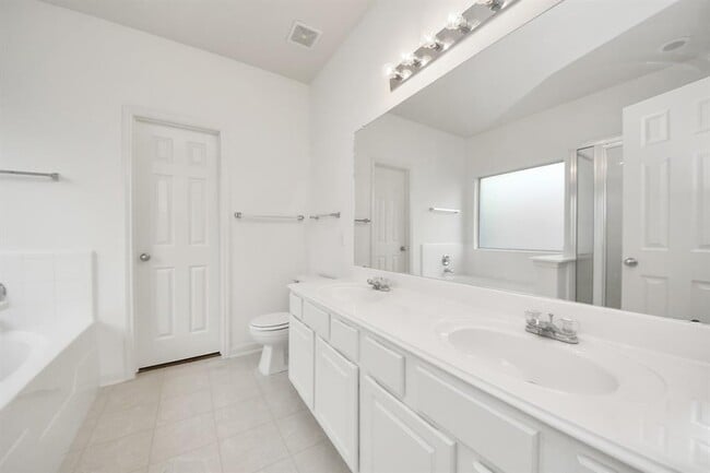 Building Photo - 21531 Pointed Oak Ln