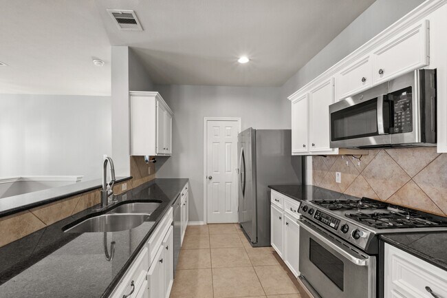 Building Photo - 5314 Schuler St